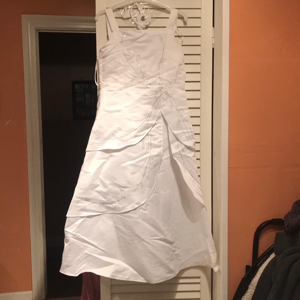 Girls formal dress with sash. Zips and corset